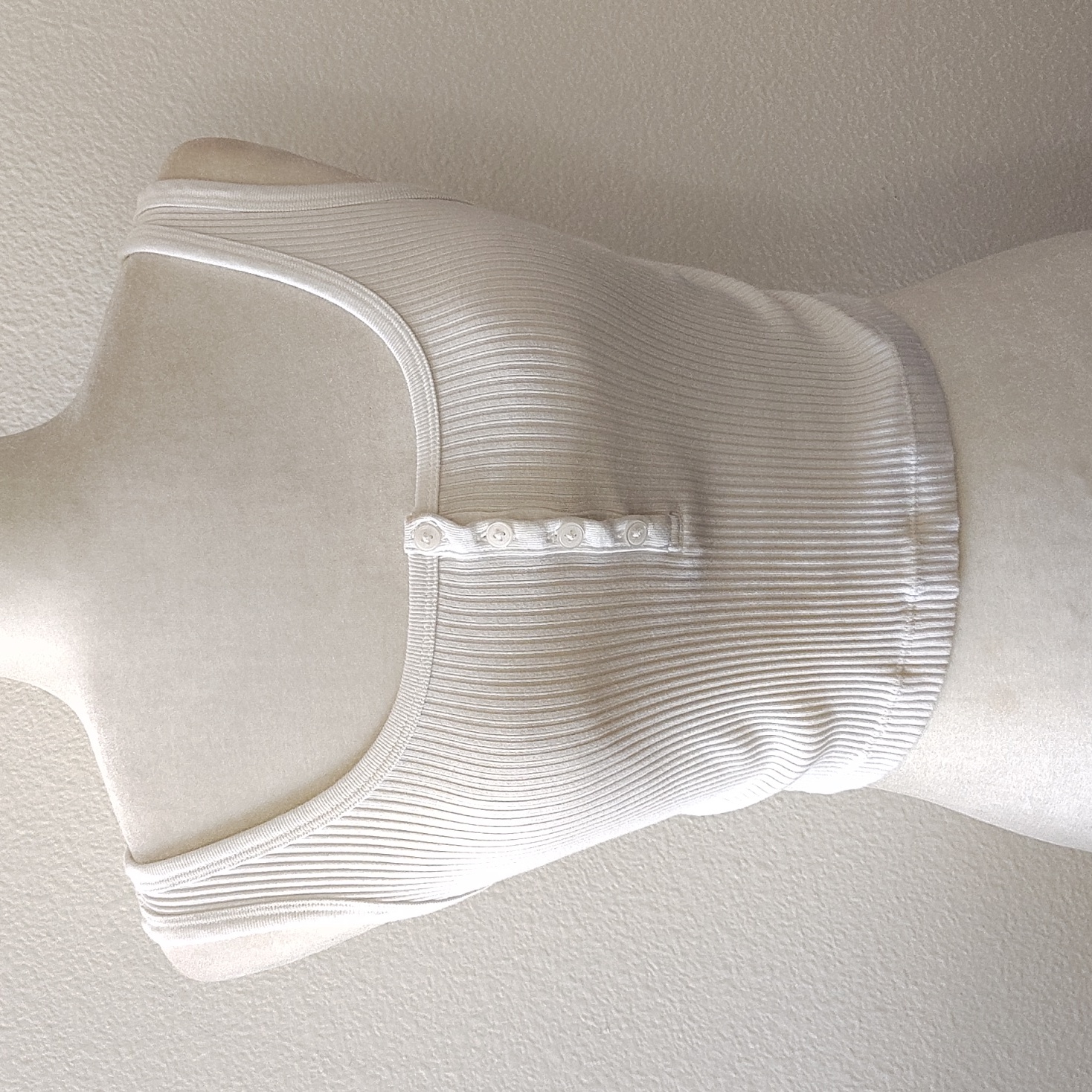Uniqlo White Ribbed Crop Top With Buttons Size Small